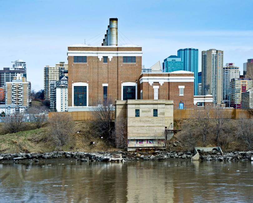 Rossdale end on squa#B6933B