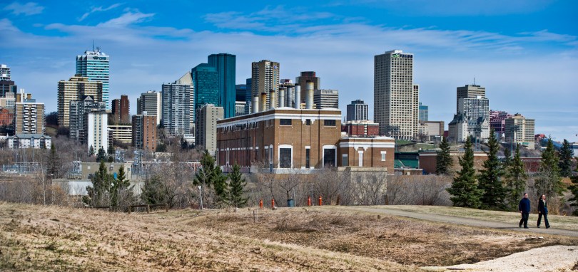 Rossdale with couple#B692CC